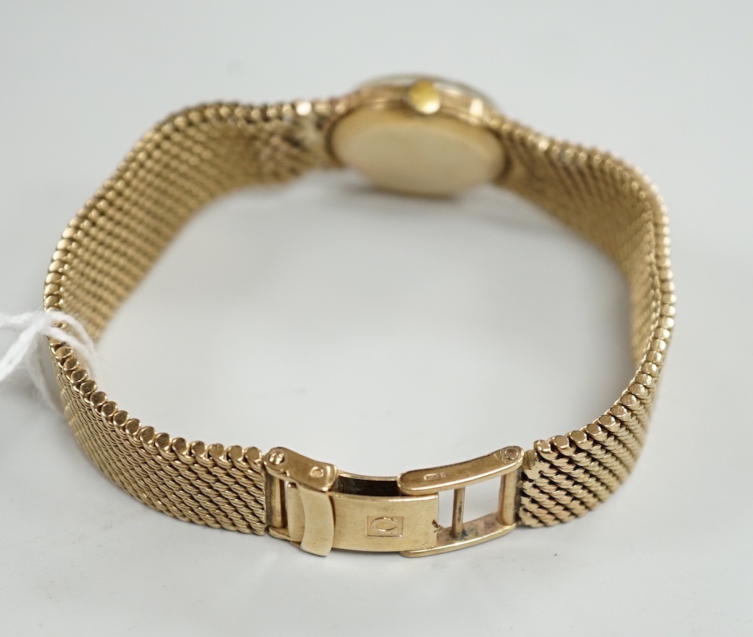 A lady's modern 9ct gold Omega manual wind wrist watch, on a 9ct gold Omega bracelet, case diameter 20mm, gross weight 29.9 grams, in a Longines box.